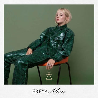 EYE LIGHT GOLD BAGUETTE DIAMOND RING