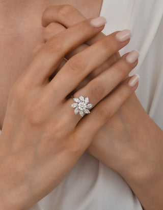 APPLE SEED ALLURE 18K GOLD MARQUISE DIAMOND RING