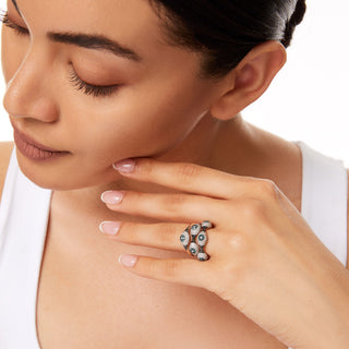 EYE LIGHT GOLD BLUE DIAMOND RING