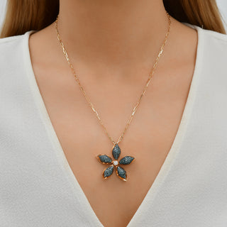 APPLE SEED TARA 18K GOLD BLUE DIAMOND NECKLACE