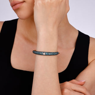 VENUS STAR 18K GOLD BLUE DIAMOND BANGLE BRACELET